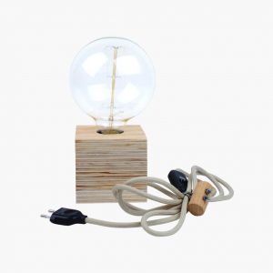 Lamp-met-houten-voet-02